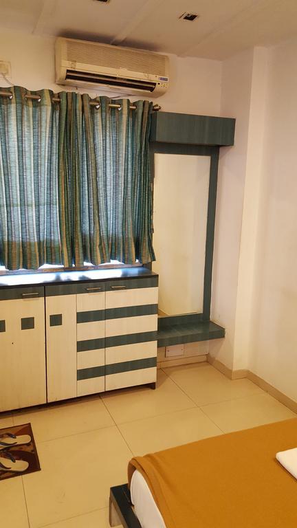 Hotel Relish Vadodara Luaran gambar